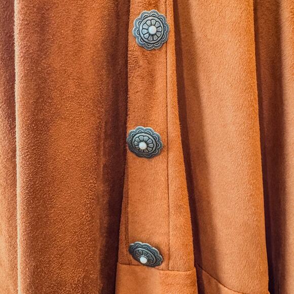 Ver'e'ne, Super Soft Western Brown Poncho w/ Fringe and Decorative Buttons, OSFA - Picture 7 of 11